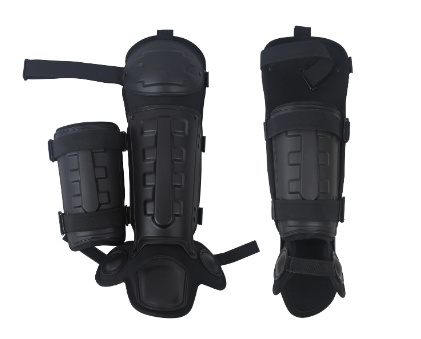 With these leg protectors you are well prepared. The sturdy plastic shell with interior padding absorbs kicks and impacts and protects from the knee, down to the foot area. Elastic straps with snap closure provide a snug fit. One size fits all