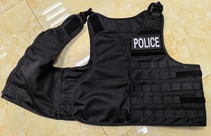 https://www.gyarmor.com/light-weight-m…-tactical-vest-product/